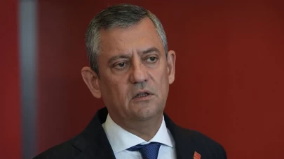 CHP'yi perişan eden Özgür Özel'in mitinginde polise saldırdılar!