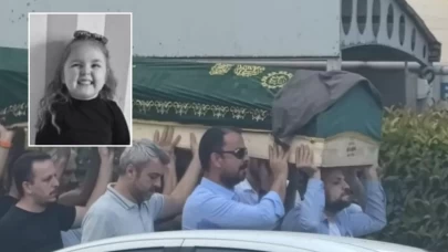 Kreş havuzunda fenalaşan küçük Berra, gözyaşları içinde son yolculuğuna uğurlandı