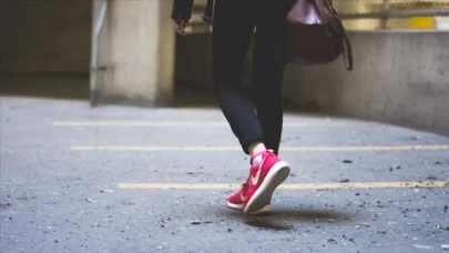 1 saat yürüyüşle kaç kalori yakılır?