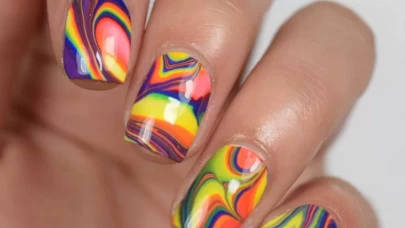 Tarzınızı ön plana çıkarın! Water Marble tekniği ile muhteşem tırnak tasarımları