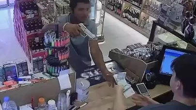 Tekirdağ’da şok eden görüntüler! Kurusıkı tabancayla büfe soygunu