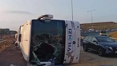 Feci kaza! Yolcu otobüsü devrildi