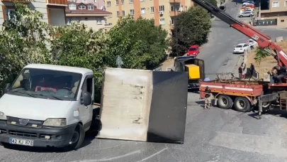 Jeneratör yüklü kamyon kaza yaptı