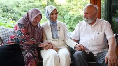 Bakan Göktaş Rize'deki 63 yıllık evli Kanbur çiftine misafir oldu
