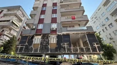 6 katlı binanın dış cephe kaplamaları çöktü!