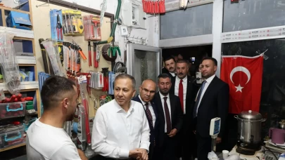 Bakan Yerlikaya Ağrı'da esnafla buluştu