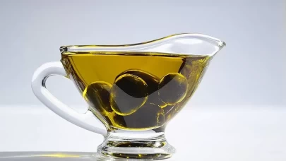 Parlak ve gür saçların sırrı zeytinyağı