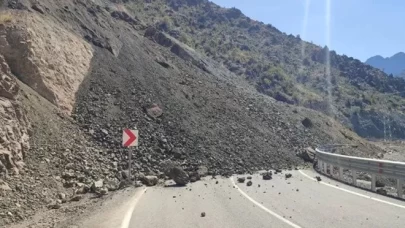 Yol ulaşıma kapandı