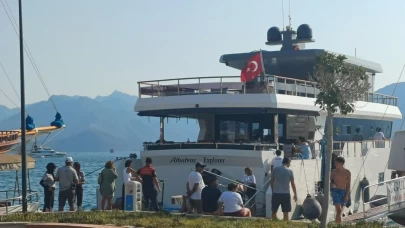 Tekneden yükselen dumanlar paniğe neden oldu