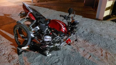 Ters şerite giren otomobil motosikletle çarpıştı: 1 yaralı