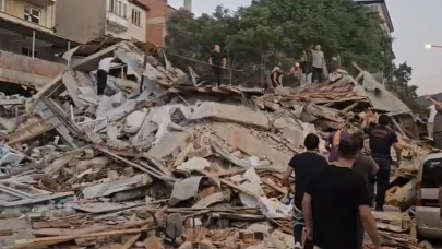 Balıkesir'deki depremde yıkılan binadaki 6 kişinin 6'sı da sağ kurtarıldı