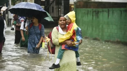 Hindistan'ı sel vurdu