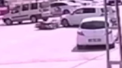 Ankara'da kontrolsüz çıkan otomobil kazaya neden oldu: O anlar kameralarda