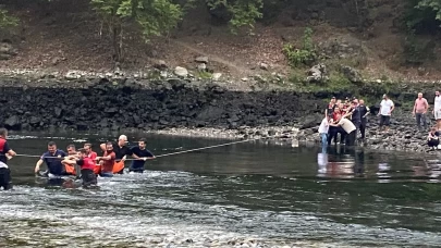 Piknik yaparken sular yükseldi, mahsur kalan vatandaş yaralandı