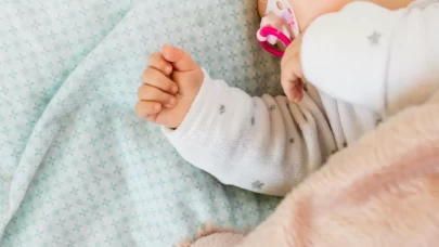 Bebeklerde Uyku Düzeni: Hangi Saatlerde Ne Kadar Uyku Gerekir?