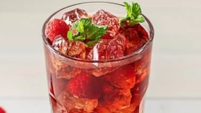 Berry hibiscus nasıl yapılır? Yazın ferahlatan sağlık iksiri