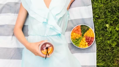 Yaz Aylarında Sağlıklı Beslenme: Serinletici ve Besleyici Tarifler