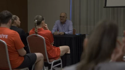 TVF Başkanı Üstündağ'dan Filenin Sultanları'na destek