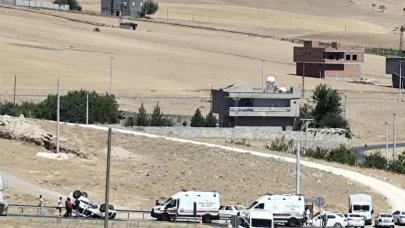 Diyarbakır'da otomobil takla attı: 2 yaralı