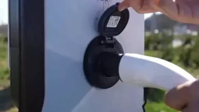 Dünyada bir ilk! 100 megavatlık ultra hızlı şarj istasyonu açıldı