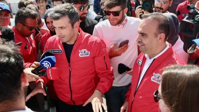 Bakan Kacır ve Selçuk Bayraktar öğrencilerle buluştu!