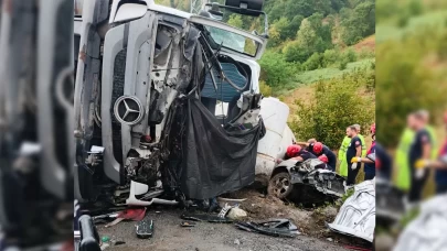 Beton mikseri otomobilin üzerine devrildi: 1 ölü, 1 yaralı