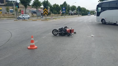 Otomobil ile çarpışan elektrikli motosiklet sürücüsü ağır yaralandı