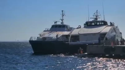 Deniz otobüsü Avşa Adası açıklarında kayalıklara çarptı: Yolcular tahliye edildi