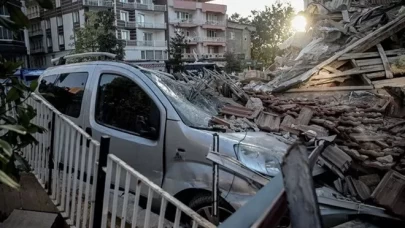 Sındırgı depreminde yıkılan bina!
