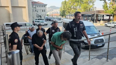 Dedektörle define ararken yakalanan 4 şüpheliye adli kontrol