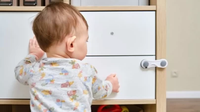 Bebek Güvenliği: Evde ve Dışarıda Alınması Gereken Önlemler