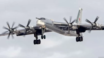 Rusya'dan stratejik mesaj! Tu-95MS havalandı, Su-33 eşlik etti