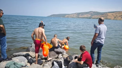 30 Ağustos'ta Van Gölü’nde 6 kilometre yüzdüler