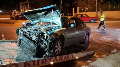 Karaman'da hafif ticari araç otomobille çarpıştı: 4 yaralı