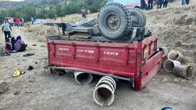 Balıkesir'de tarım işçilerini taşıyan traktör devrildi