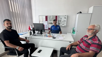 Yol kenarında bulduğu altınları sahibine teslim etti