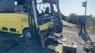Mardin'de özel halk otobüsü ile tır çarpıştı