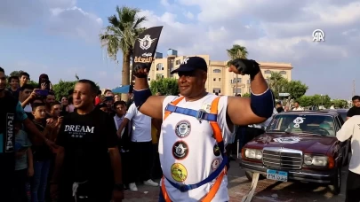 Eşref Mahrus, 20 araç çekerek Guinness rekoru kırdı