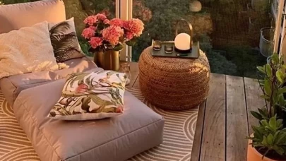 Balkonunuzu tatil köşesine dönüştürmenin en ucuz yolu