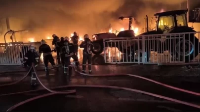 Diyarbakır'da çııkan yangında 3 dükkan, 22 traktör yandı