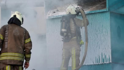 Arnavutköy'de 4 katlı fabrikada yangın: İtfaiye müdahalesi sürüyor