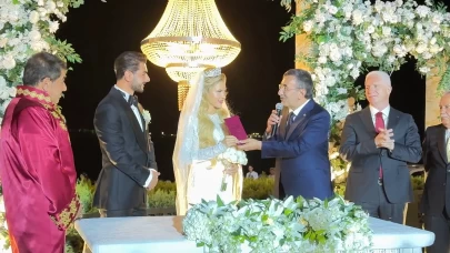 Cumhurbaşkanı Yardımcısı Yılmaz İstanbul’da düğünde: “Evlilikleri kolaylaştıralım” çağrısı