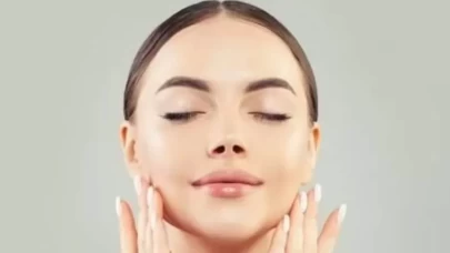 T bölgesindeki yağlanmayı azaltın, yanaklardaki kuruluğu önleyin