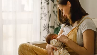 Doğum Sonrası Emzirme Desteği: Anne Sütünü Artıran 2026 Önerileri