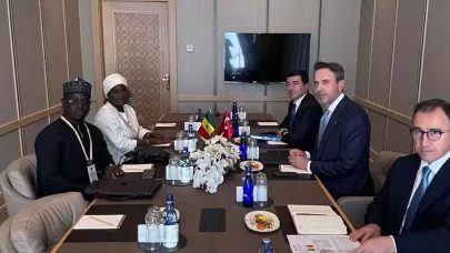 Enerji ve Tabii Kaynaklar Bakanı Bayraktar Senegalli mevkidaşı ile görüştü
