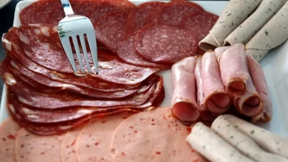 Aynı firma, yeni marka, aynı skandal! “Dana” etiketiyle domuz eti satmışlar