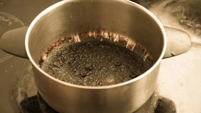 Yanık kokusundan kurtulmanın doğal yolları! İşte en etkili çözümler