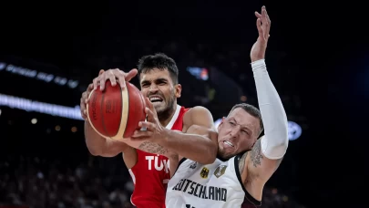 A Milli Basketbol Takımı, son topta yıkıldı