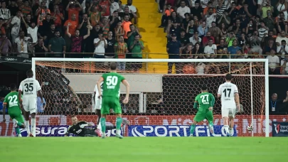 Beşiktaş, Alanya'da yıkıldı