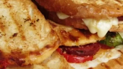 Kahvaltıya lezzet katacak! Ayvalık tostu nasıl yapılır?